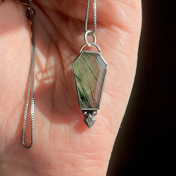 Green Rutile in Quartz Coffin Shape Handmade Sterling Silver Necklace - Picture 4 of 13